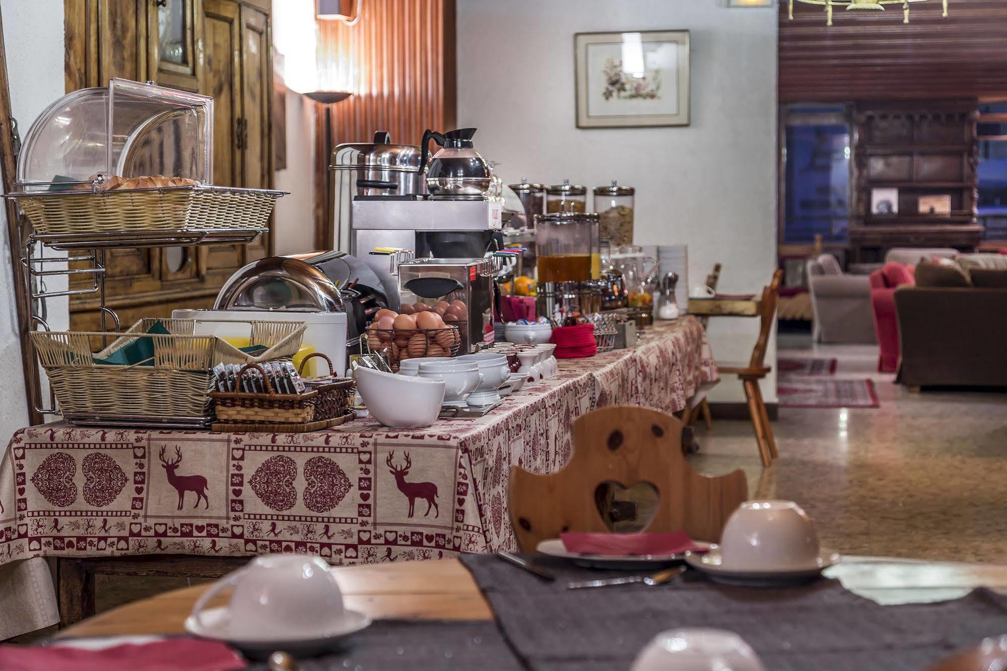 Les Cretes Blanches Hotel Val d'Isere Bagian luar foto